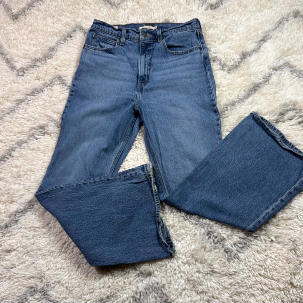 Vintage Levi's Women's Wide Flare Bell Bottom leather patch